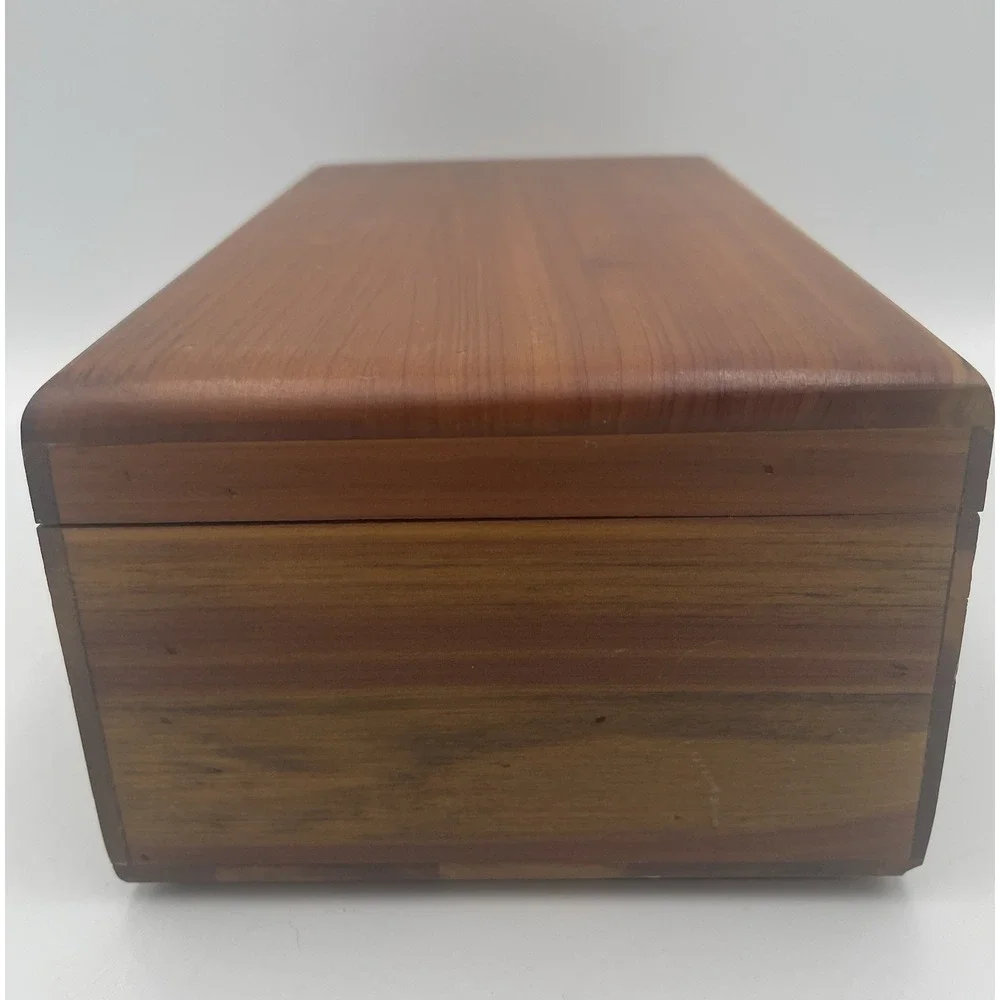 Vintage Lane Cedar Box Hope Chest Promo U & I Furniture Co. Logan UT With Key 9